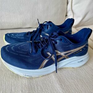 ASICS GT-2000 shoes